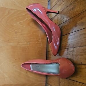 Coral pink pump heels, size 7.5